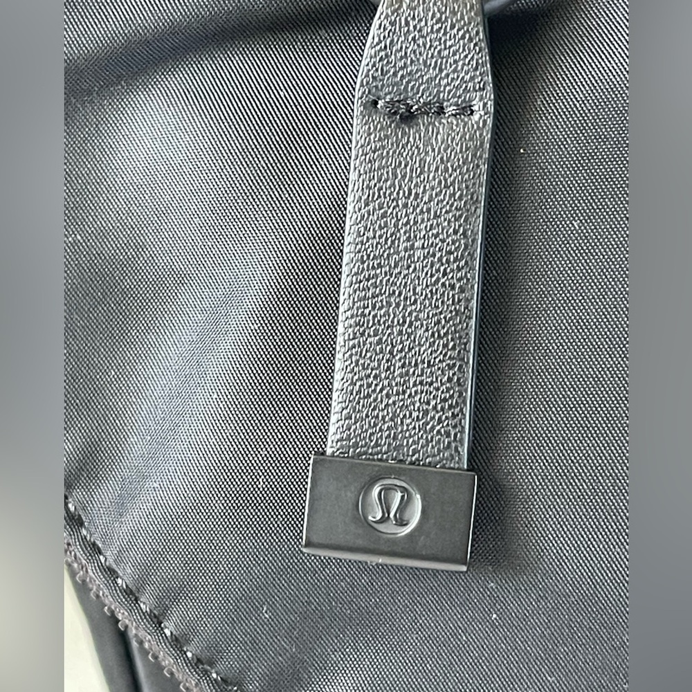 Lululemon All Night Festival Bag Large in Black Vol 10L - Picture 10 of 15